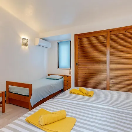 Casa Nini - 6 Com Ac E A 100 M Da Monica Isabel Албуфейра