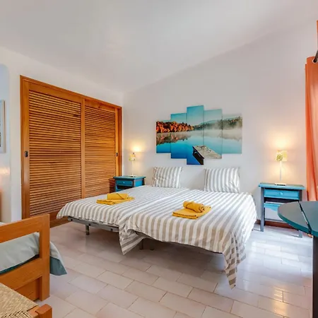 Apartman Casa Nini - 6 Com Ac E A 100 M Da Monica Isabel *