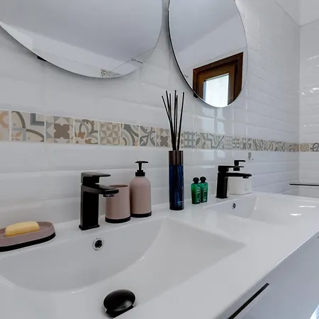 Casa Nini - 6 Com Ac E A 100 M Da Monica Isabel Apartman